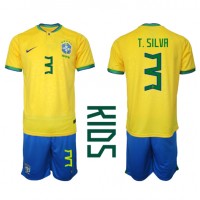 Camisa de Futebol Brasil Thiago Silva #3 Equipamento Principal Infantil Mundo 2022 Manga Curta (+ Calças curtas)